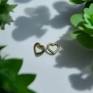 BRINCO CORAÇÃO VAZADO