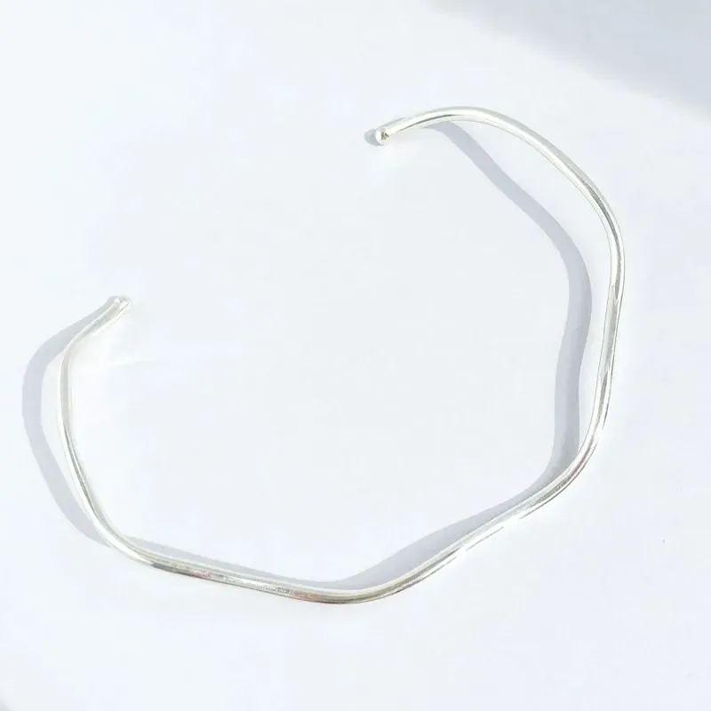 CHOKERS RIGIDA OND PRATA