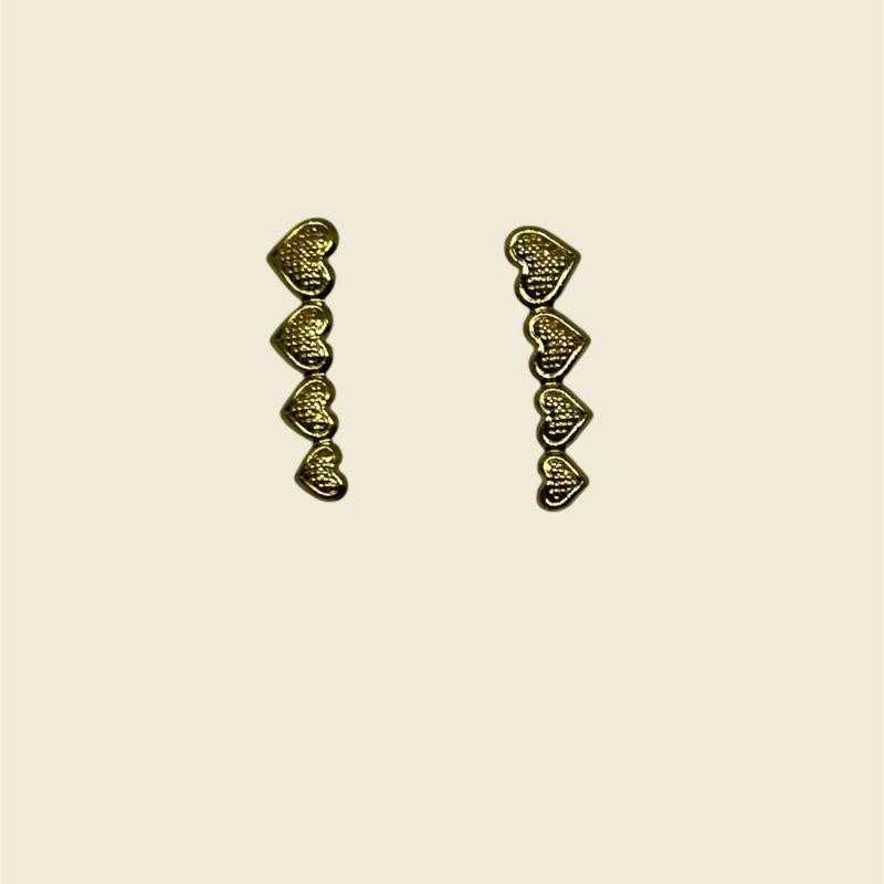 EAR CUFF CORAÇÕES